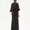 Abito lungo con scollo a V in crêpe satin Abito lungo con scollo a V in crêpe satin