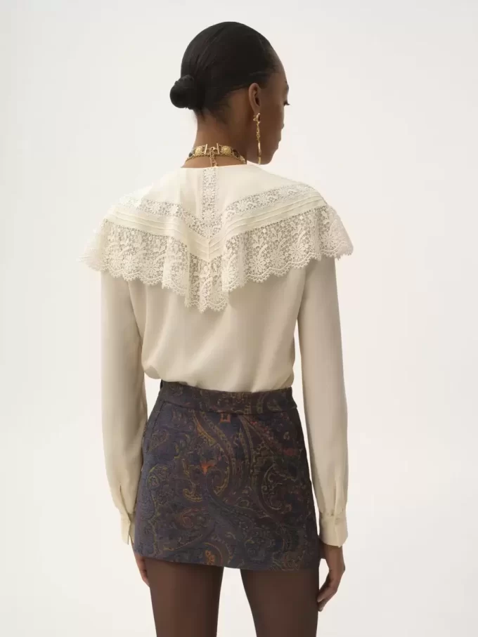 Blusa arricciata in crêpe de chine e pizzo Blusa arricciata in crêpe de chine e pizzo