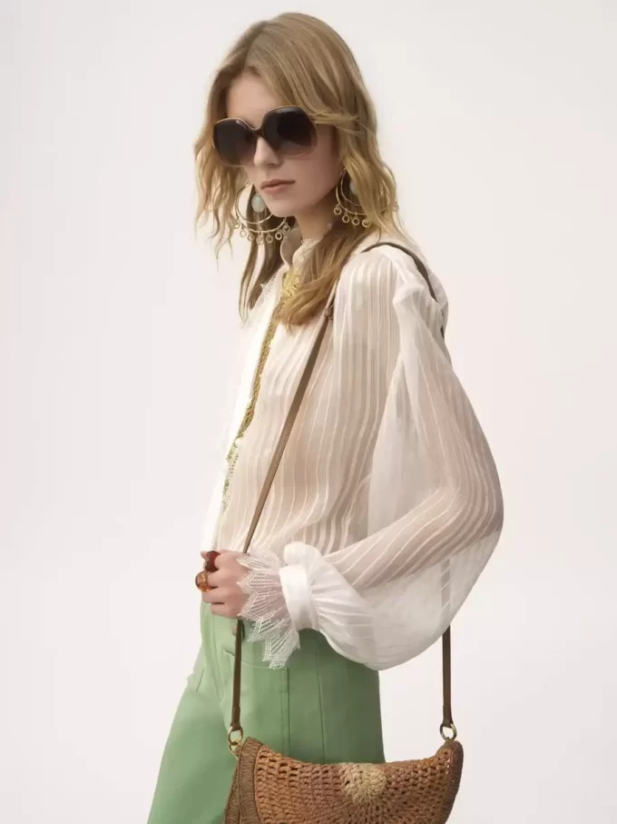 Blusa arricciata in mousseline di seta e pizzo Blusa arricciata in mousseline di seta e pizzo