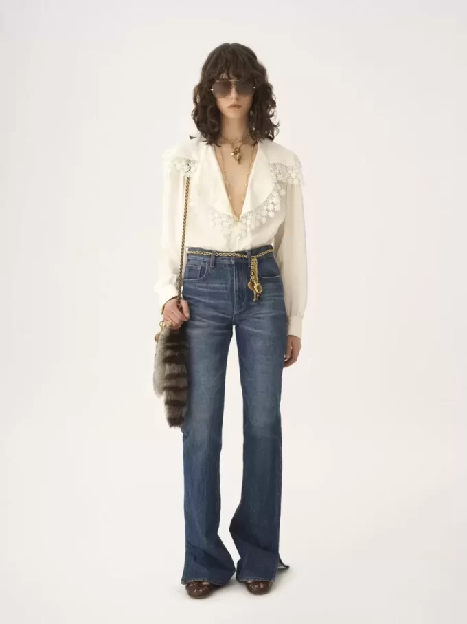 Blusa con collo alto in jacquard di seta e pizzo Blusa con collo alto in jacquard di seta e pizzo