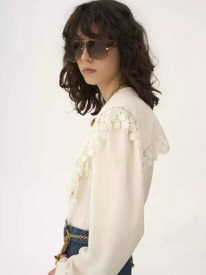 Blusa con collo alto in jacquard di seta e pizzo Blusa con collo alto in jacquard di seta e pizzo