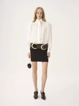 Blusa con foulard arricciato e nodo in crêpe de chine e pizzo Blusa con foulard arricciato e nodo in crêpe de chine e pizzo