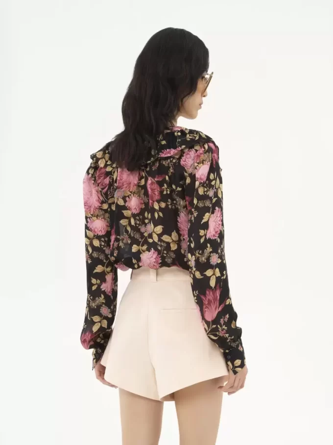 Blusa con scollo a V e volant in charmeuse di seta Blusa con scollo a V e volant in charmeuse di seta
