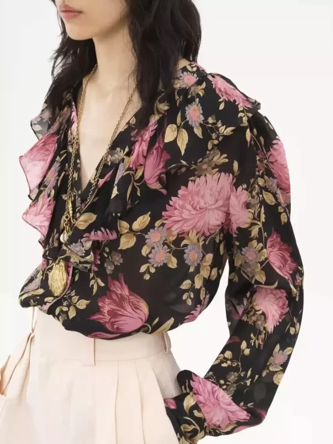 Blusa con scollo a V e volant in charmeuse di seta Blusa con scollo a V e volant in charmeuse di seta