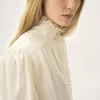 Blusa oversize con volant in jacquard di seta Blusa oversize con volant in jacquard di seta