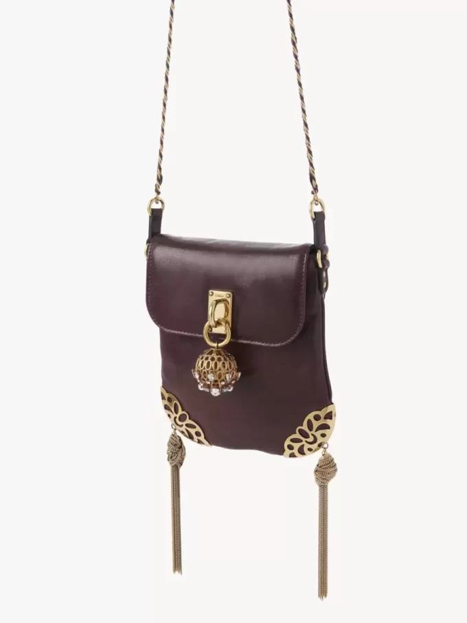 Borsa a patta con catena Château Treasures in pelle martellata Borsa a patta con catena Château Treasures in pelle martellata