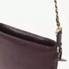 Borsa a patta con catena Château Treasures in pelle martellata Borsa a patta con catena Château Treasures in pelle martellata