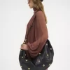 Borsa hobo grande Bracelet in pelle martellata con borchie Borsa hobo grande Bracelet in pelle martellata con borchie