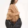 Borsa Hobo grande con bracciale in pelle martellata Borsa Hobo grande con bracciale in pelle martellata