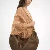Borsa Hobo grande con bracciale in pelle martellata Borsa Hobo grande con bracciale in pelle martellata