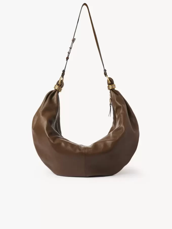 Borsa Hobo grande con bracciale in pelle martellata Borsa Hobo grande con bracciale in pelle martellata