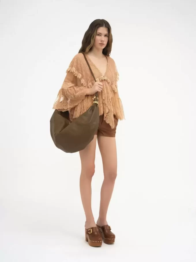 Borsa Hobo grande con bracciale in pelle martellata Borsa Hobo grande con bracciale in pelle martellata