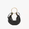 Borsa Hobo piccola con bracciale in pelle martellata Borsa Hobo piccola con bracciale in pelle martellata