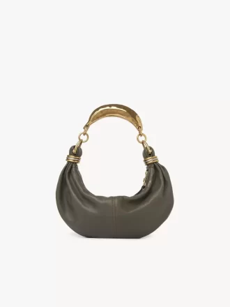 Borsa hobo piccola con bracciale in pelle martellata