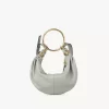 Borsa Hobo piccola con bracciale in pelle martellata Borsa Hobo piccola con bracciale in pelle martellata