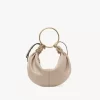 Borsa Hobo piccola con bracciale in pelle martellata Borsa Hobo piccola con bracciale in pelle martellata
