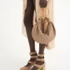 Borsa Hobo piccola con bracciale in pelle martellata Borsa Hobo piccola con bracciale in pelle martellata