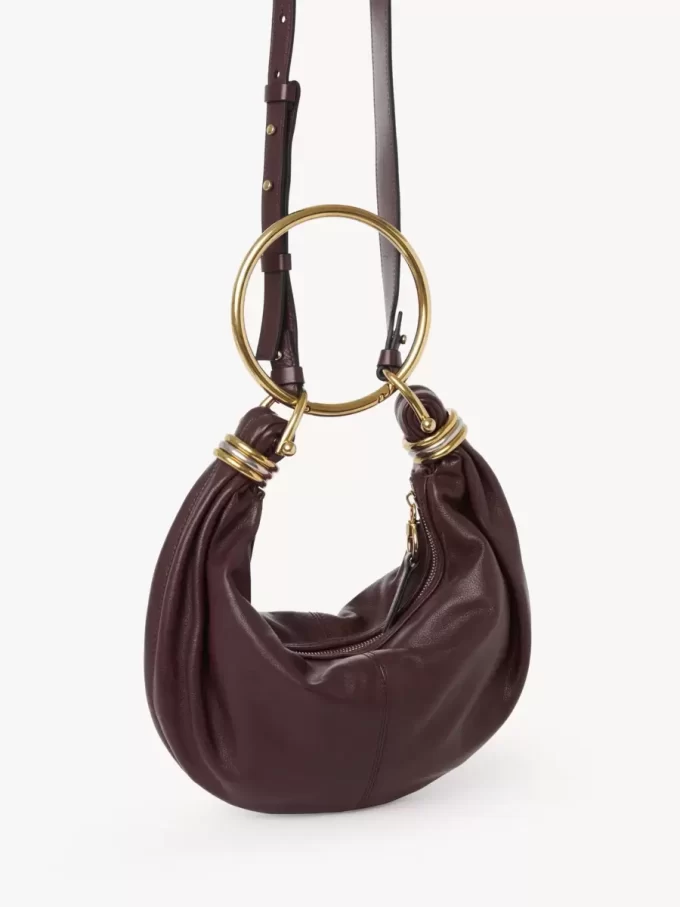 Borsa Hobo piccola con bracciale in pelle martellata Borsa Hobo piccola con bracciale in pelle martellata