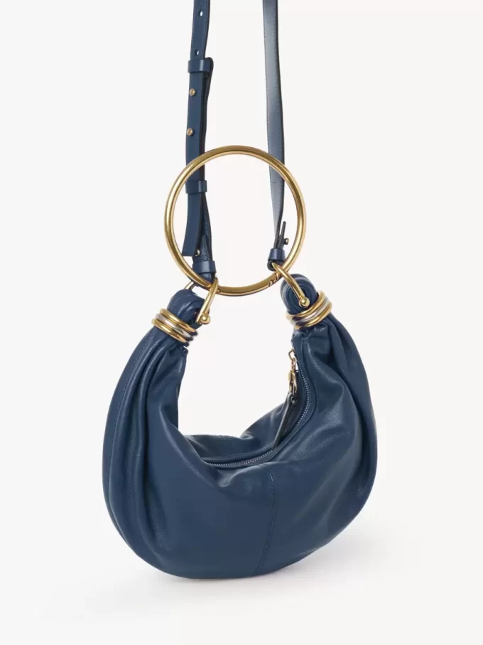 Borsa Hobo piccola con bracciale in pelle martellata Borsa Hobo piccola con bracciale in pelle martellata