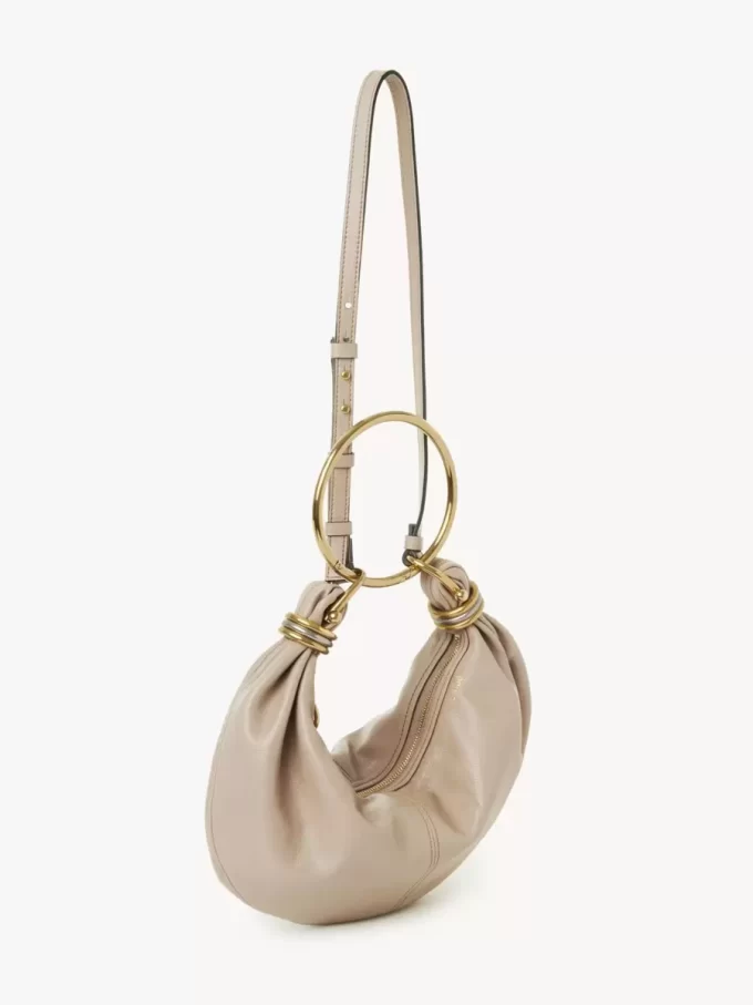 Borsa Hobo piccola con bracciale in pelle martellata Borsa Hobo piccola con bracciale in pelle martellata