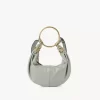 Borsa Hobo piccola con bracciale in pelle martellata Borsa Hobo piccola con bracciale in pelle martellata