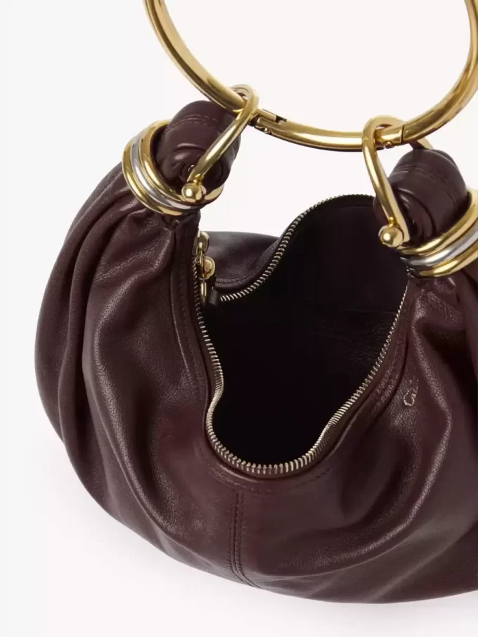 Borsa Hobo piccola con bracciale in pelle martellata Borsa Hobo piccola con bracciale in pelle martellata