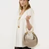 Borsa Hobo piccola con bracciale in pelle martellata Borsa Hobo piccola con bracciale in pelle martellata