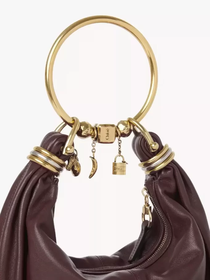 Borsa Hobo piccola con bracciale in pelle martellata Borsa Hobo piccola con bracciale in pelle martellata