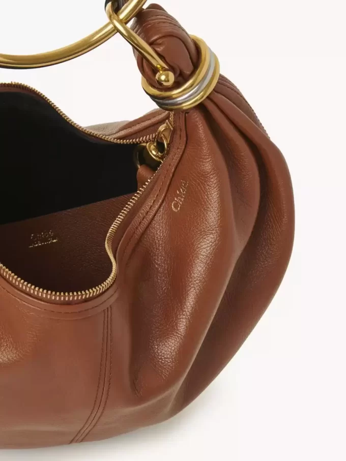 Borsa Hobo piccola con bracciale in pelle martellata Borsa Hobo piccola con bracciale in pelle martellata