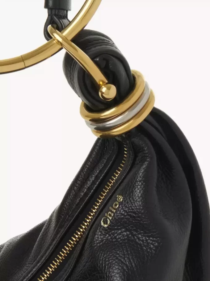 Borsa Hobo piccola con bracciale in pelle martellata Borsa Hobo piccola con bracciale in pelle martellata