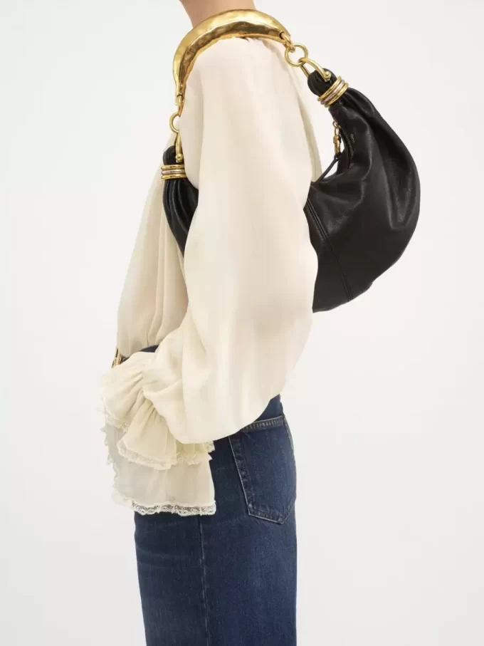 Borsa hobo piccola con bracciale in pelle martellata Borsa hobo piccola con bracciale in pelle martellata