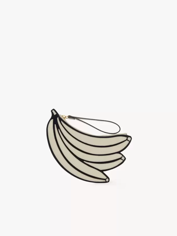 Borsa piatta a forma di banana in pelle martellata Borsa piatta a forma di banana in pelle martellata