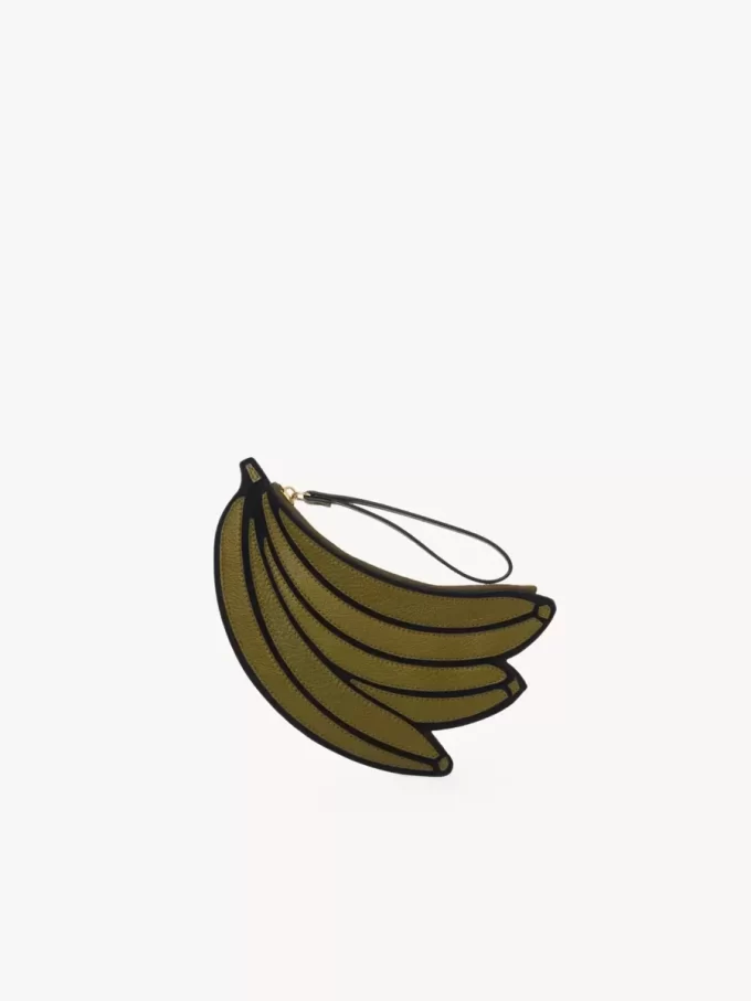 Borsa piatta a forma di banana in pelle martellata Borsa piatta a forma di banana in pelle martellata