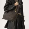 Borsa tote Chloé Spin grande in pelle martellata Borsa tote Chloé Spin grande in pelle martellata