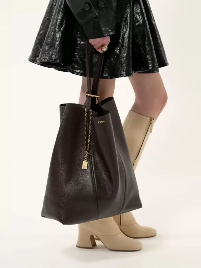 Borsa tote Chloé Spin grande in pelle martellata Borsa tote Chloé Spin grande in pelle martellata