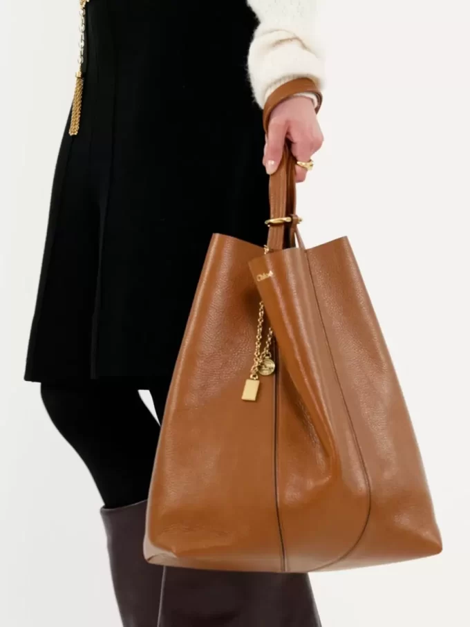 Borsa tote Chloé Spin grande in pelle martellata Borsa tote Chloé Spin grande in pelle martellata