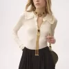 Camicia Henley con colletto in maglia di lana superfine e pizzo Camicia Henley con colletto in maglia di lana superfine e pizzo