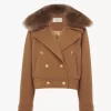 Cappotto corto doppiopetto squadrato in morbida lana Cappotto corto doppiopetto squadrato in morbida lana