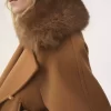 Cappotto corto doppiopetto squadrato in morbida lana Cappotto corto doppiopetto squadrato in morbida lana