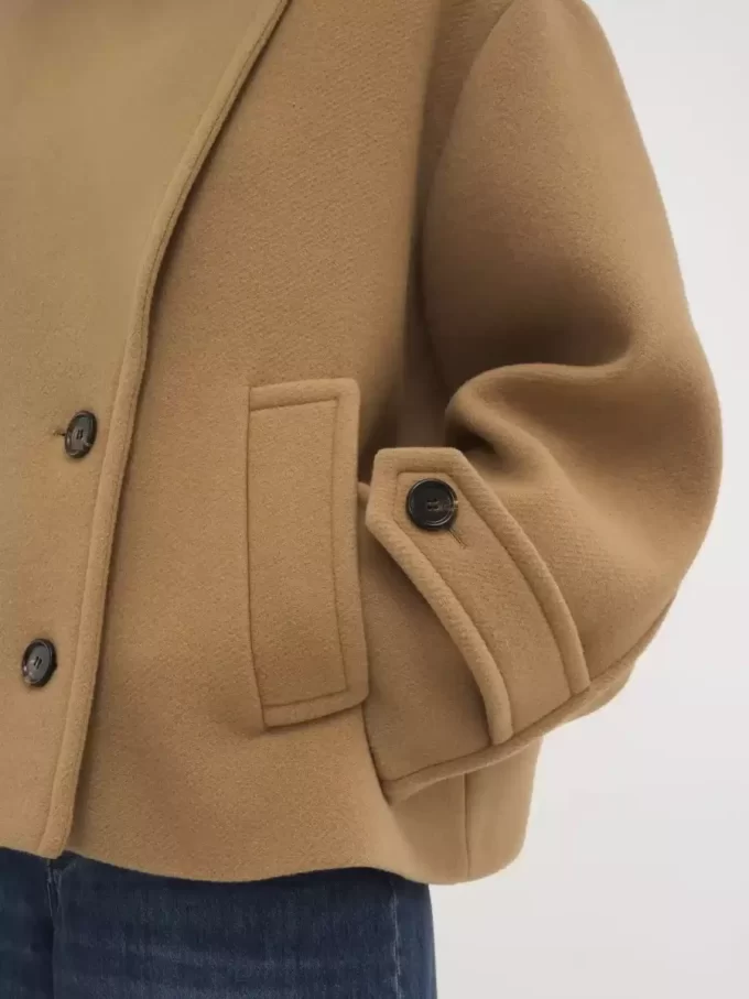 Cappotto corto oversize in lana Cappotto corto oversize in lana