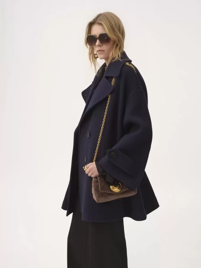 Cappotto doppiopetto oversize in lana Cappotto doppiopetto oversize in lana