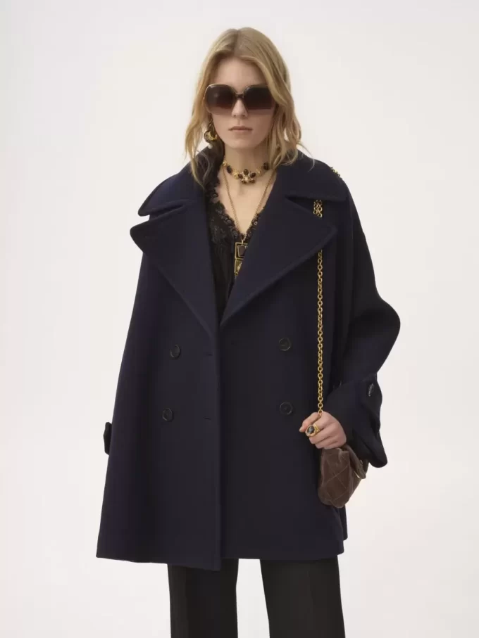 Cappotto doppiopetto oversize in lana Cappotto doppiopetto oversize in lana