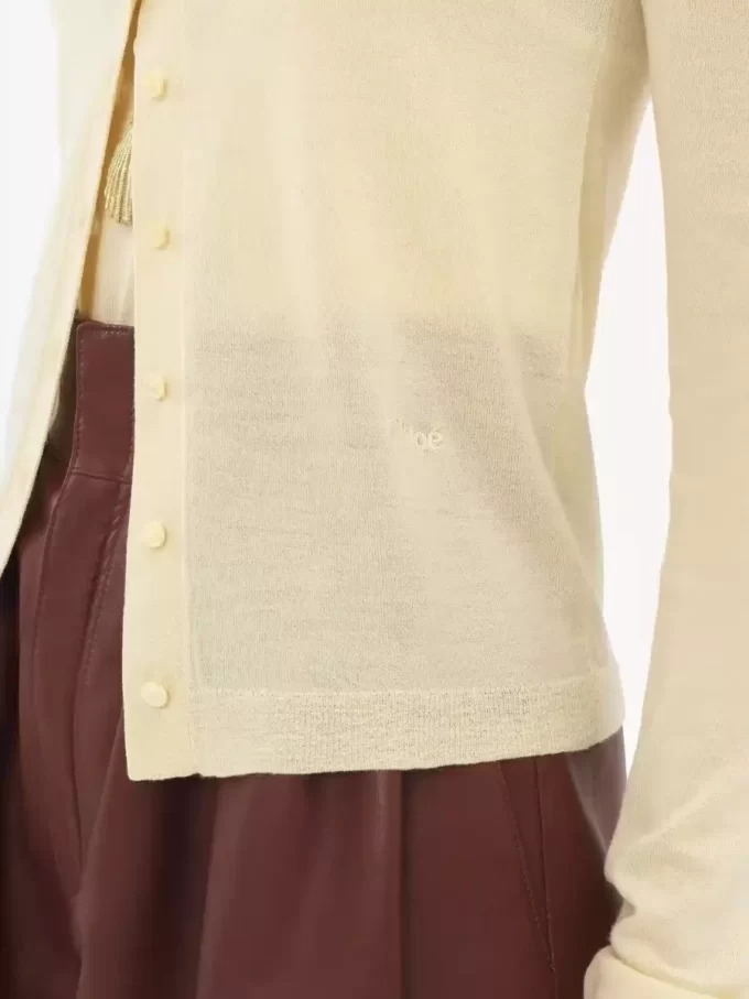 Cardigan aderente con scollo a barchetta in maglia di lana superfine Cardigan aderente con scollo a barchetta in maglia di lana superfine
