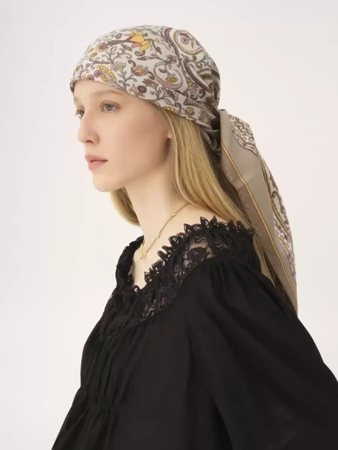 Foulard quadrato Chloé Paisley in twill di seta Foulard quadrato Chloé Paisley in twill di seta