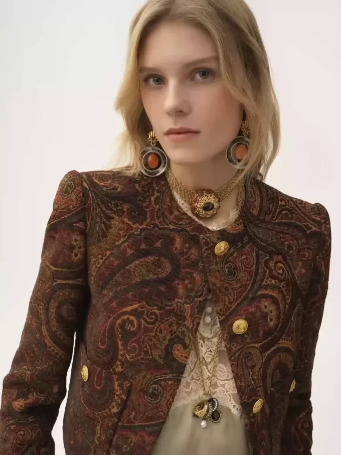 Giacca squadrata senza colletto in jacquard arazzo Giacca squadrata senza colletto in jacquard arazzo