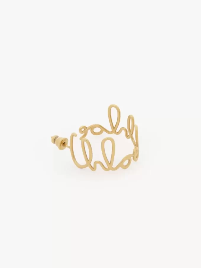 Gli orecchini a cerchio iconici di Chloé Gli orecchini a cerchio iconici di Chloé
