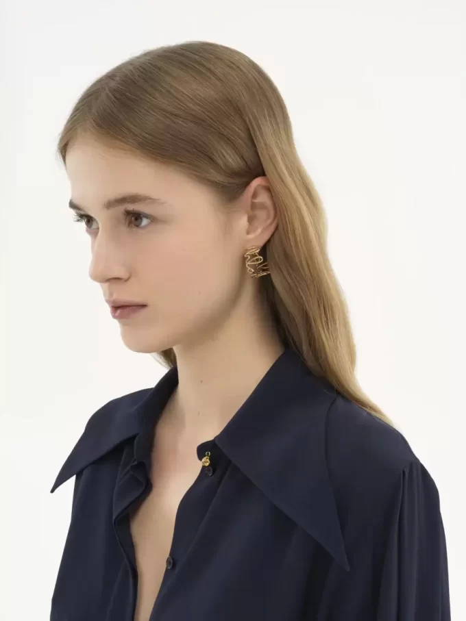 Gli orecchini a cerchio iconici di Chloé Gli orecchini a cerchio iconici di Chloé