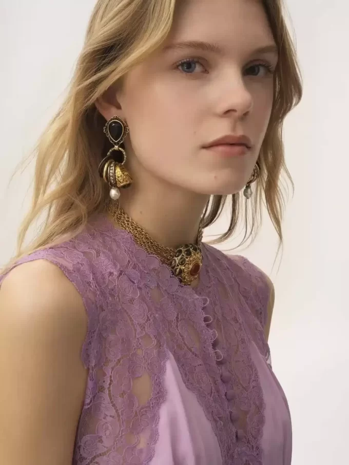 Gli orecchini Chloé Antique Pearls Gli orecchini Chloé Antique Pearls
