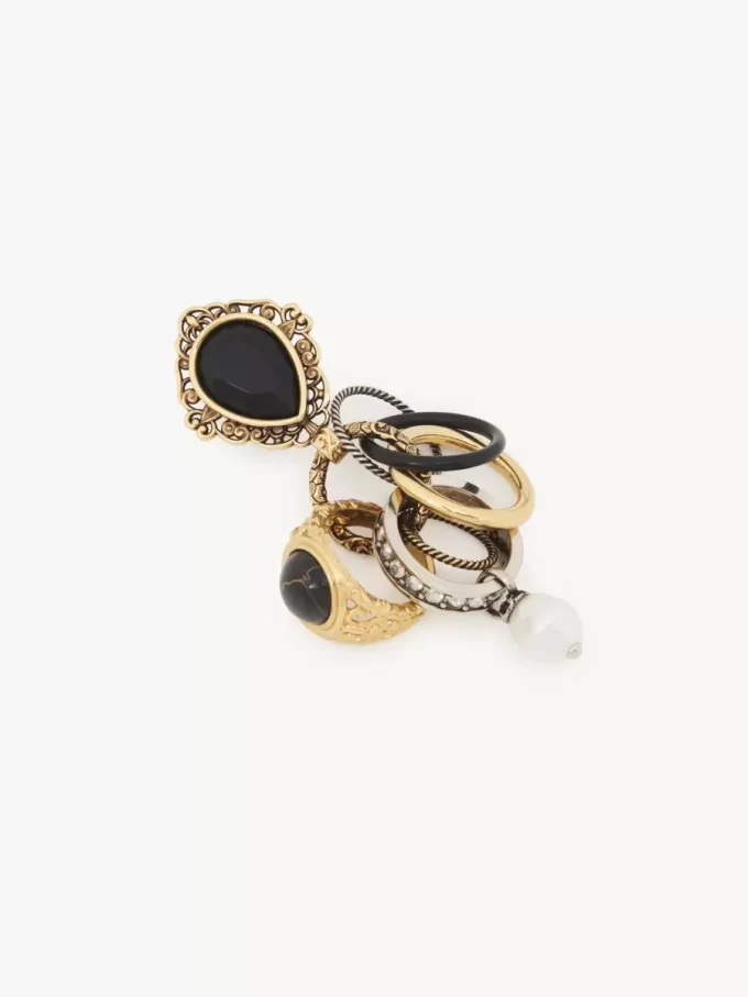 Gli orecchini Chloé Antique Pearls Gli orecchini Chloé Antique Pearls