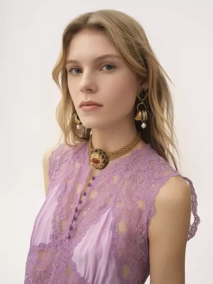 Gli orecchini Chloé Antique Pearls Gli orecchini Chloé Antique Pearls
